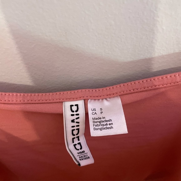 Super cute pink tank top! H&M Size: SMALL. - Picture 2 of 3